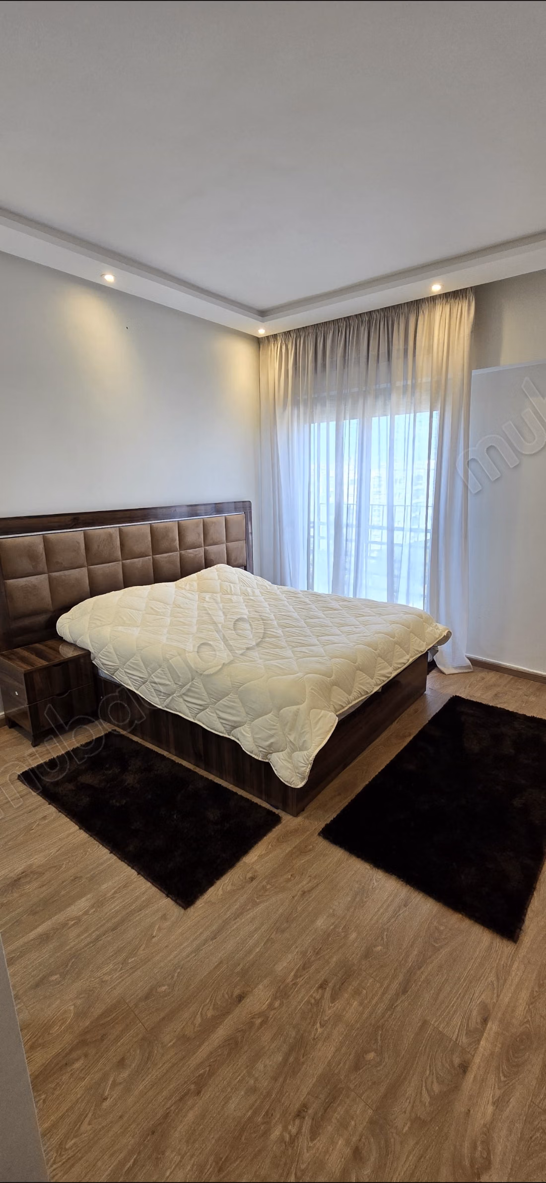 Rental of an apartment in the Hospitals. 3 large rooms