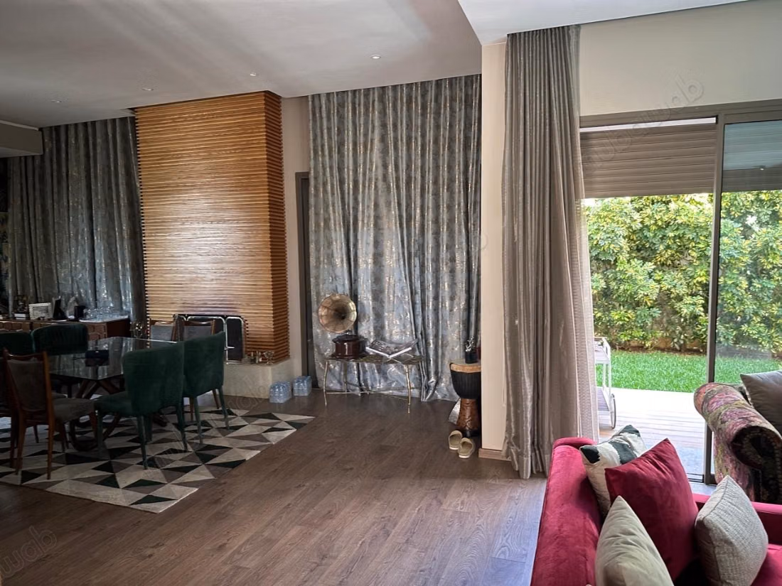High-end house for sale in Dar Bouazza. Area 39 m². Pool and fireplace