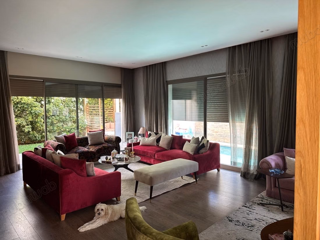 High-end house for sale in Dar Bouazza. Area 39 m². Pool and fireplace