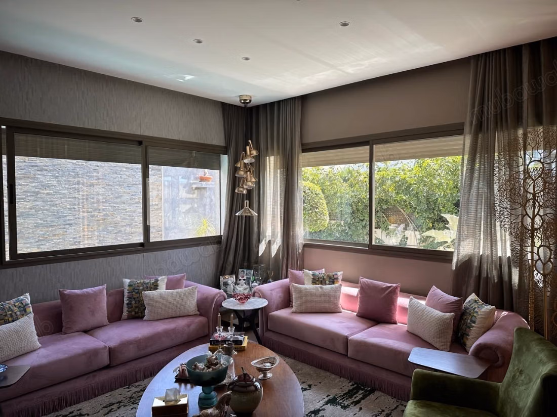 High-end house for sale in Dar Bouazza. Area 39 m². Pool and fireplace