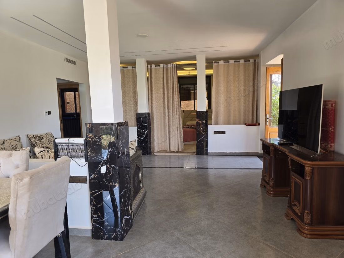 Maison de haut standing à vendre à Ouled Teïma. 7 grandes pièces. Bien meublé