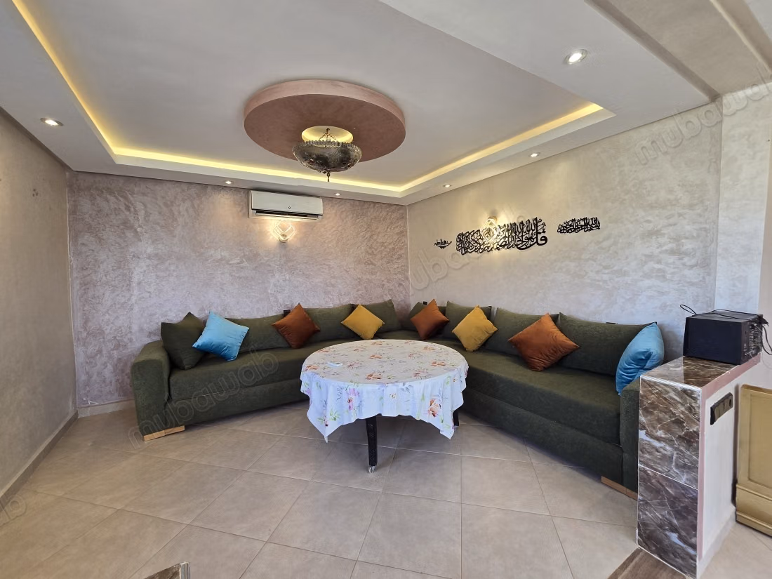Maison de haut standing à vendre à Ouled Teïma. 7 grandes pièces. Bien meublé