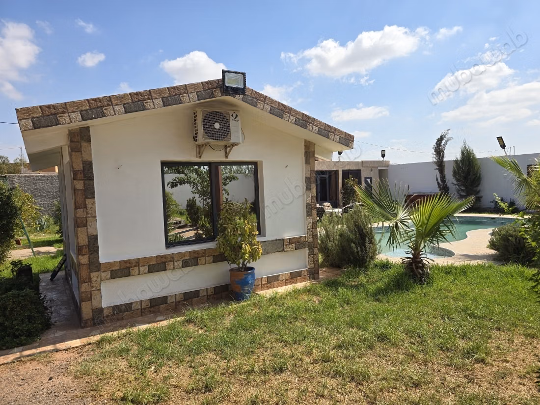 Maison de haut standing à vendre à Ouled Teïma. 7 grandes pièces. Bien meublé