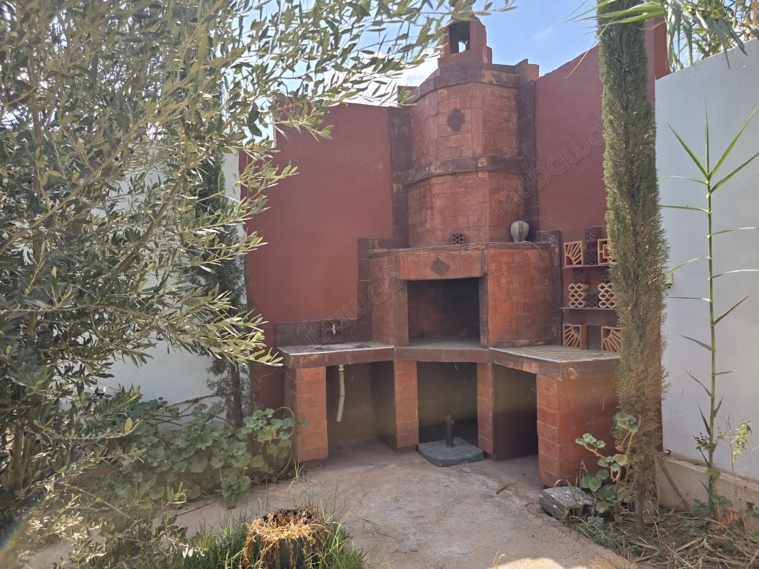 Maison de haut standing à vendre à Ouled Teïma. 7 grandes pièces. Bien meublé