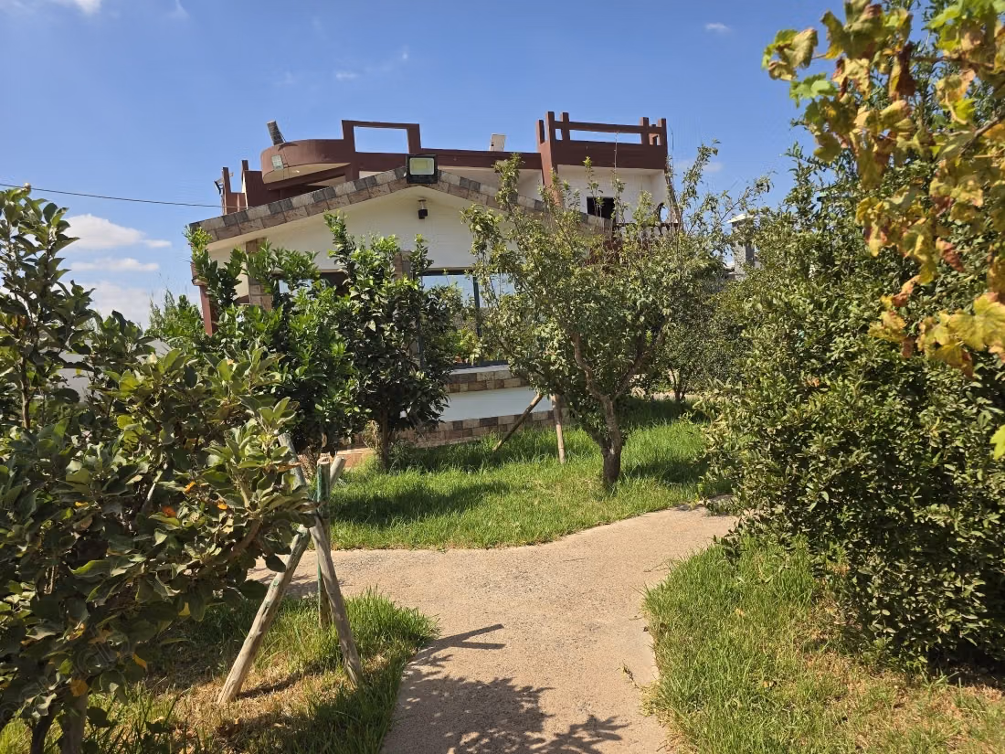 Maison de haut standing à vendre à Ouled Teïma. 7 grandes pièces. Bien meublé
