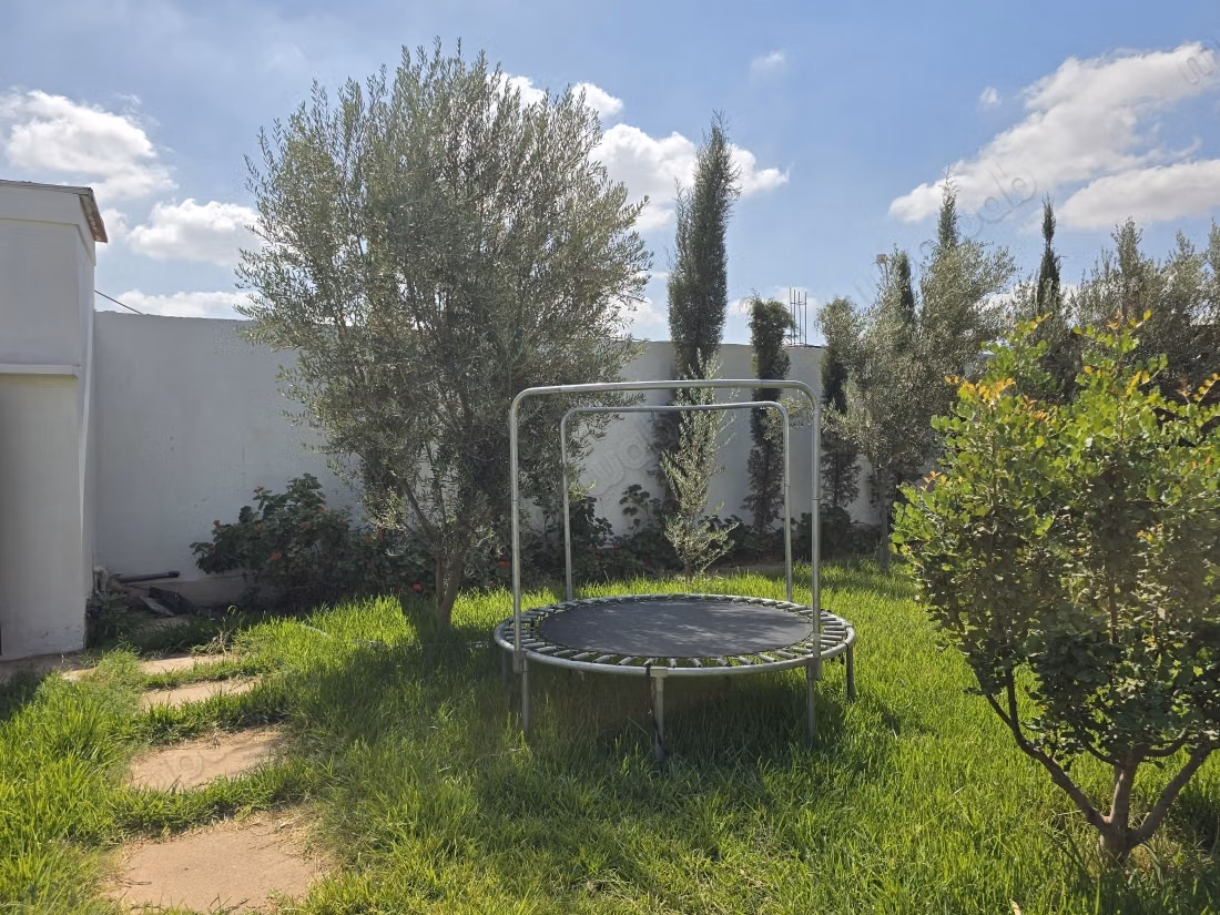 Maison de haut standing à vendre à Ouled Teïma. 7 grandes pièces. Bien meublé