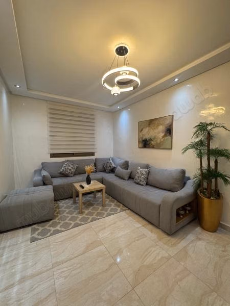 Vente d'un bel appartement à Errahma. 
3 grandes pièces. 
Bien meublé