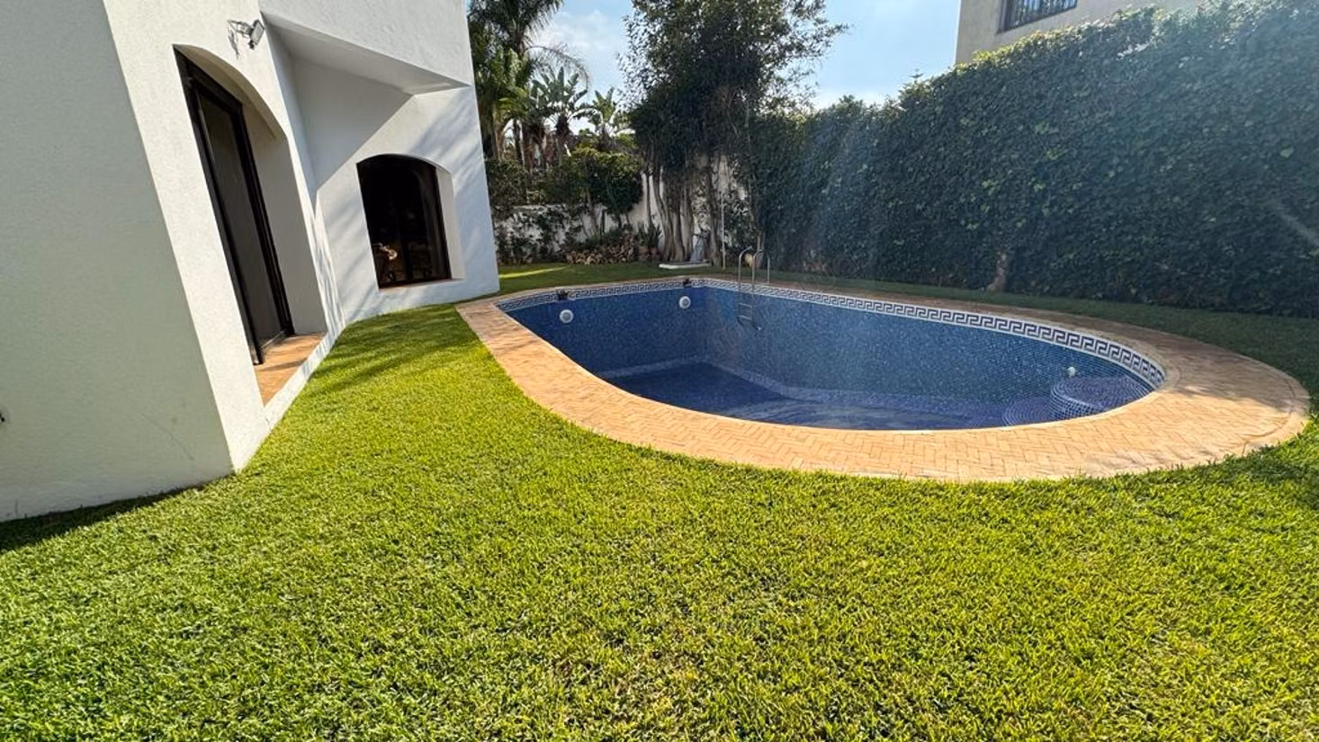 Magnificent villa for sale in Mandarona. Total area 628 m²