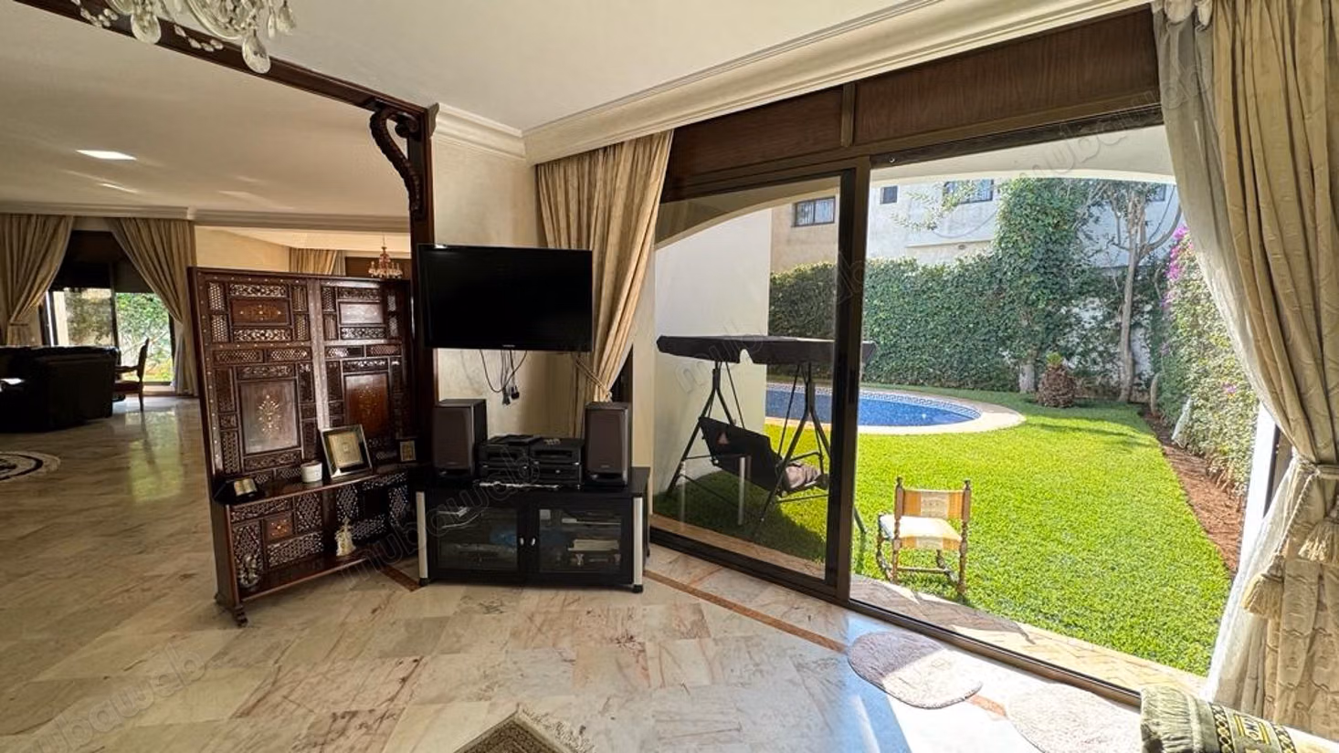 Magnificent villa for sale in Mandarona. Total area 628 m²