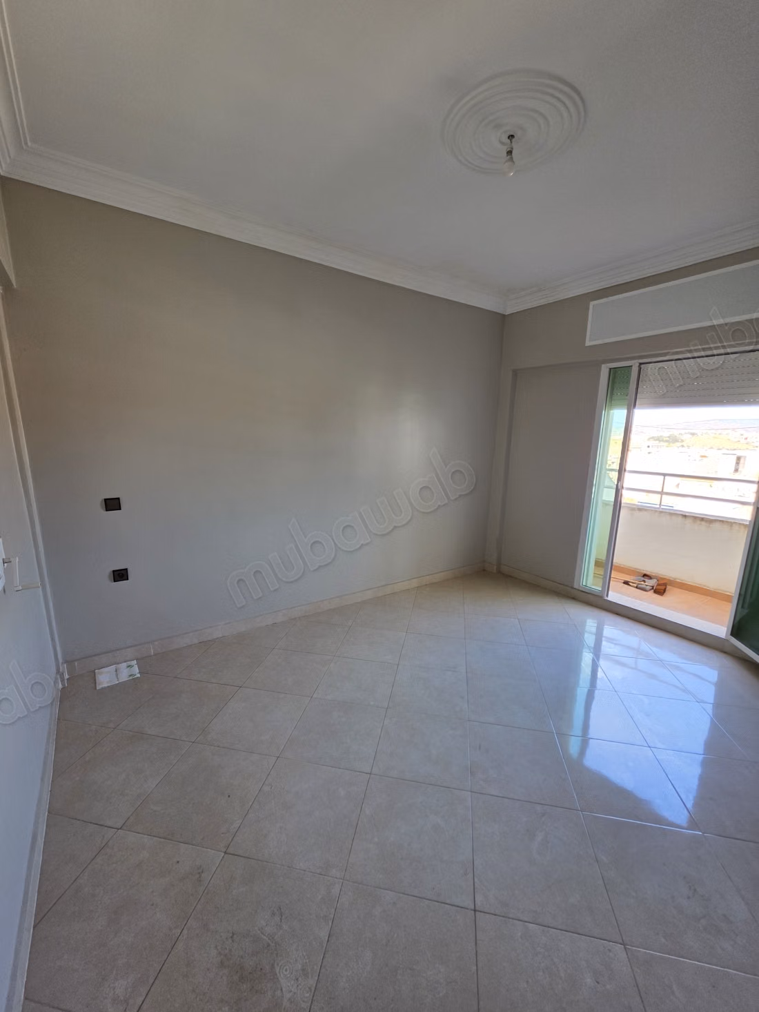 Location d'un appartement à Haddad. Superficie 55 m². Avec ascenseur et 2 balcons