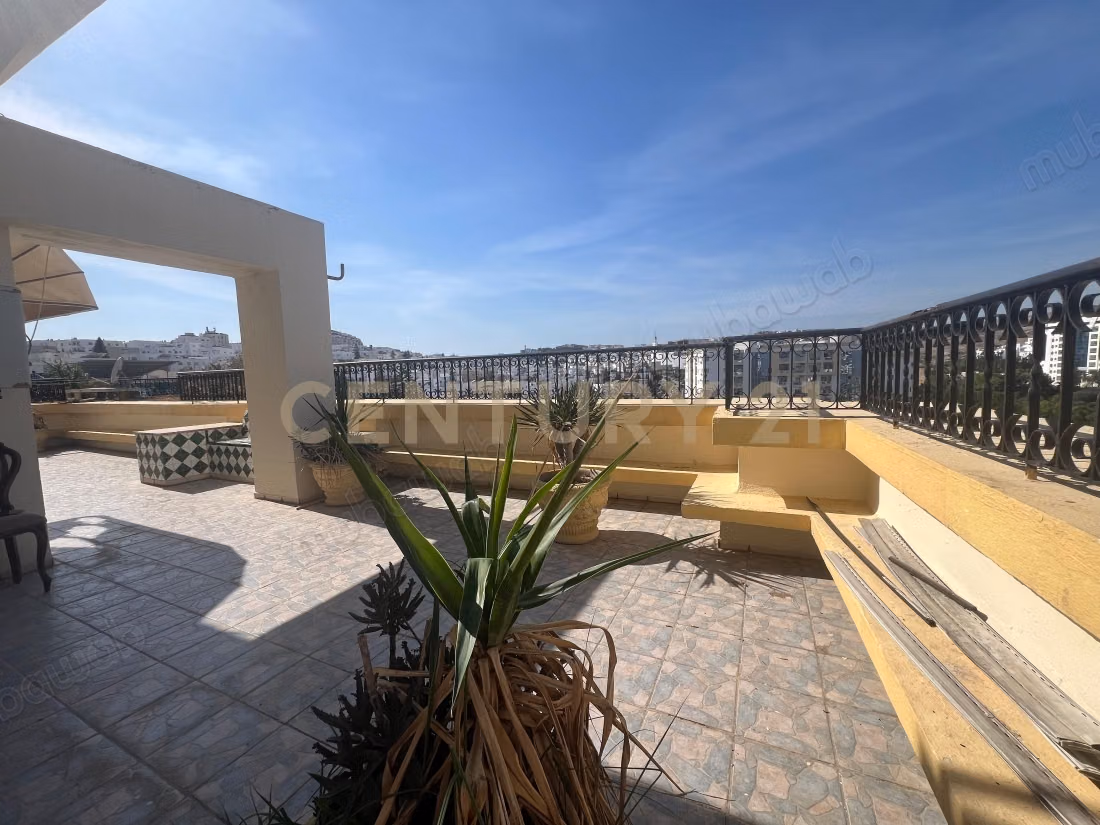 A vendre un s2 avec terrasse à ennasr2