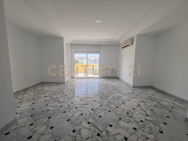 A vendre un s2 avec terrasse à ennasr2
