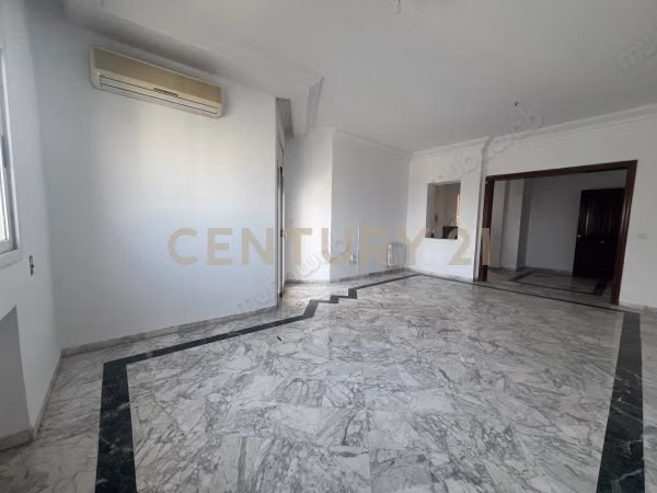 For sale an S3 apartment in Ennasr 2