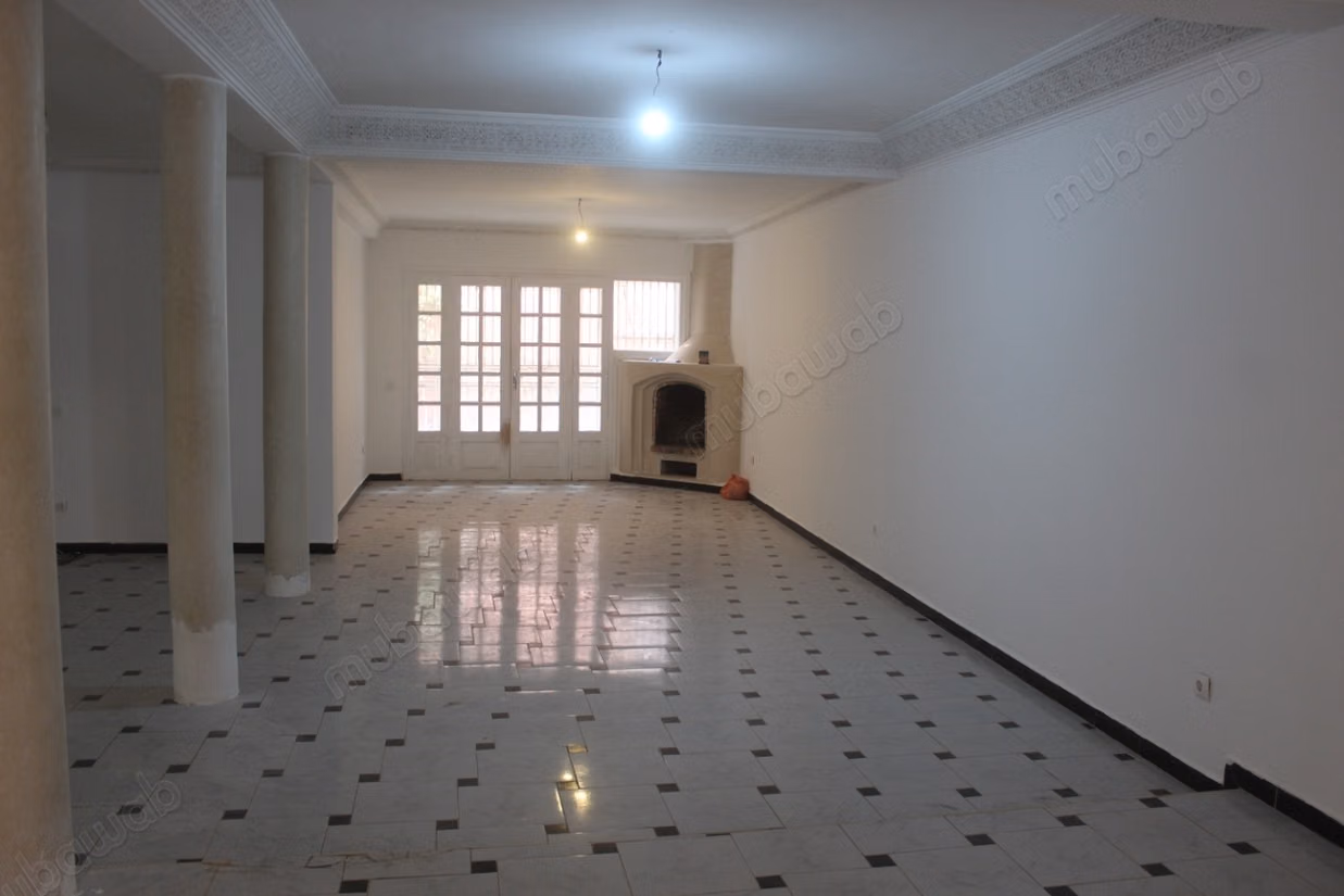 Rdc et etage de villa a LOUER VIDE