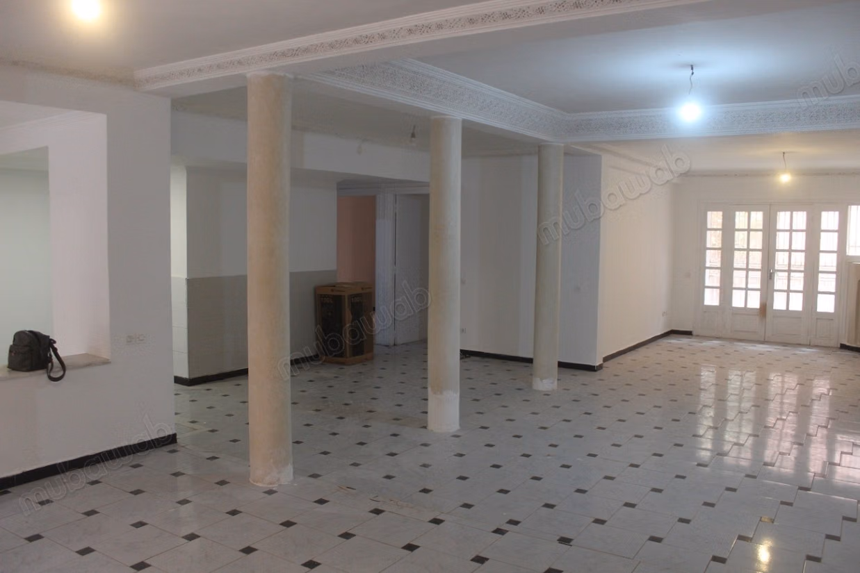 Rdc et etage de villa a LOUER VIDE