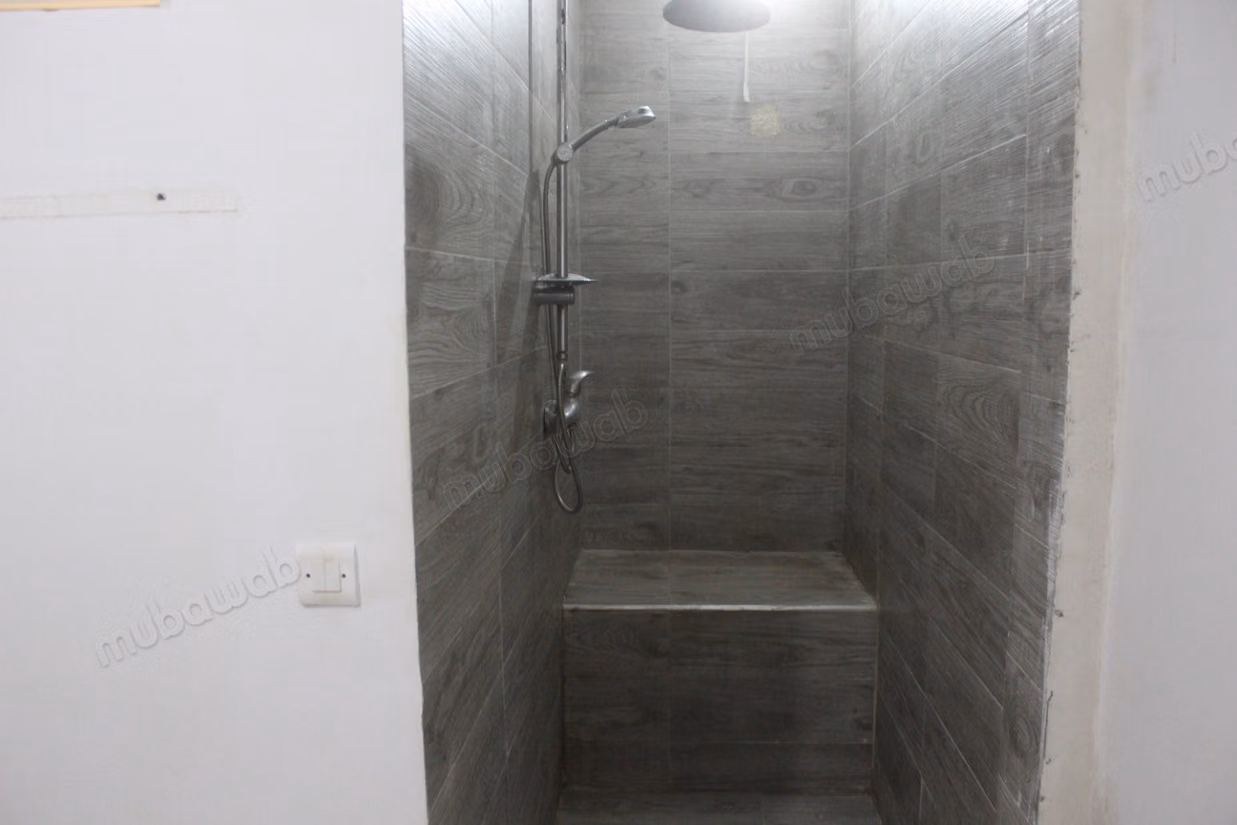 Rdc et etage de villa a LOUER VIDE