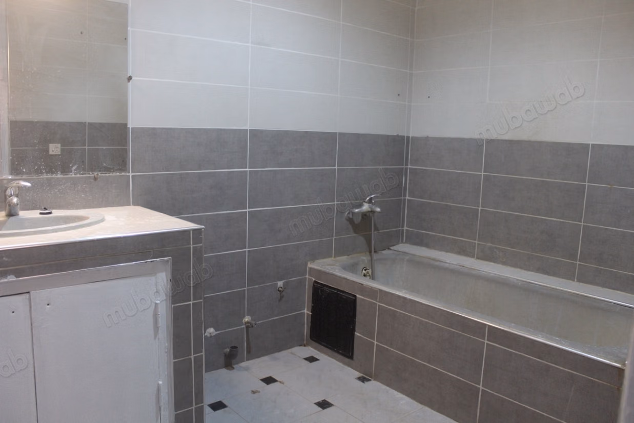 Rdc et etage de villa a LOUER VIDE