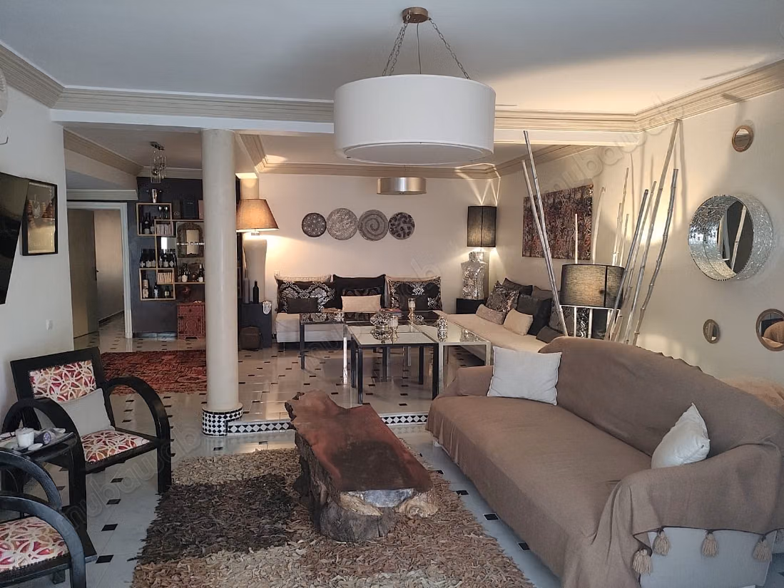 Rdc et etage de villa a LOUER VIDE