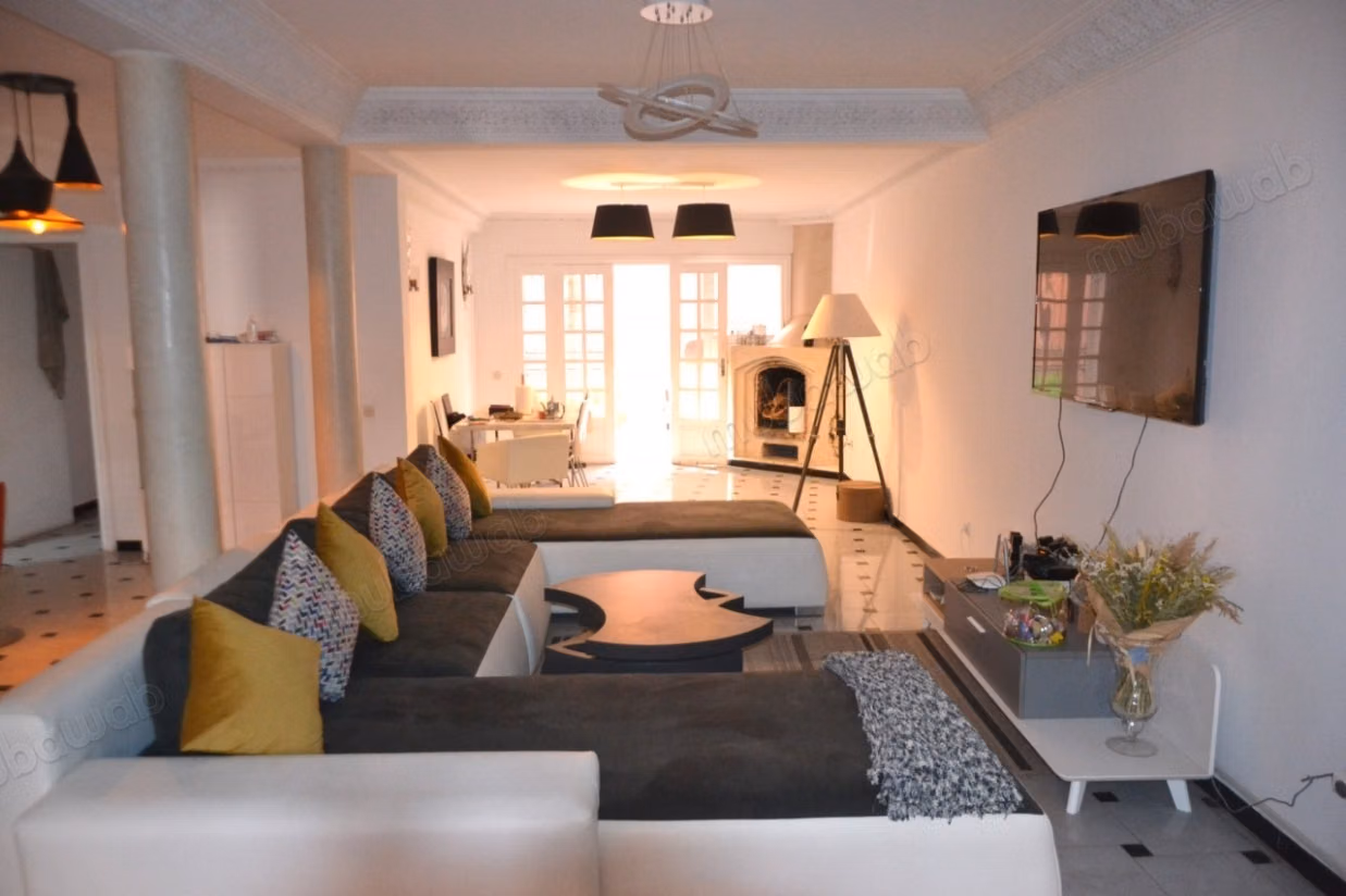 Rdc et etage de villa a LOUER VIDE