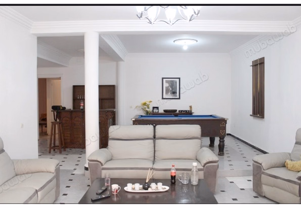 Rdc et etage de villa a LOUER VIDE