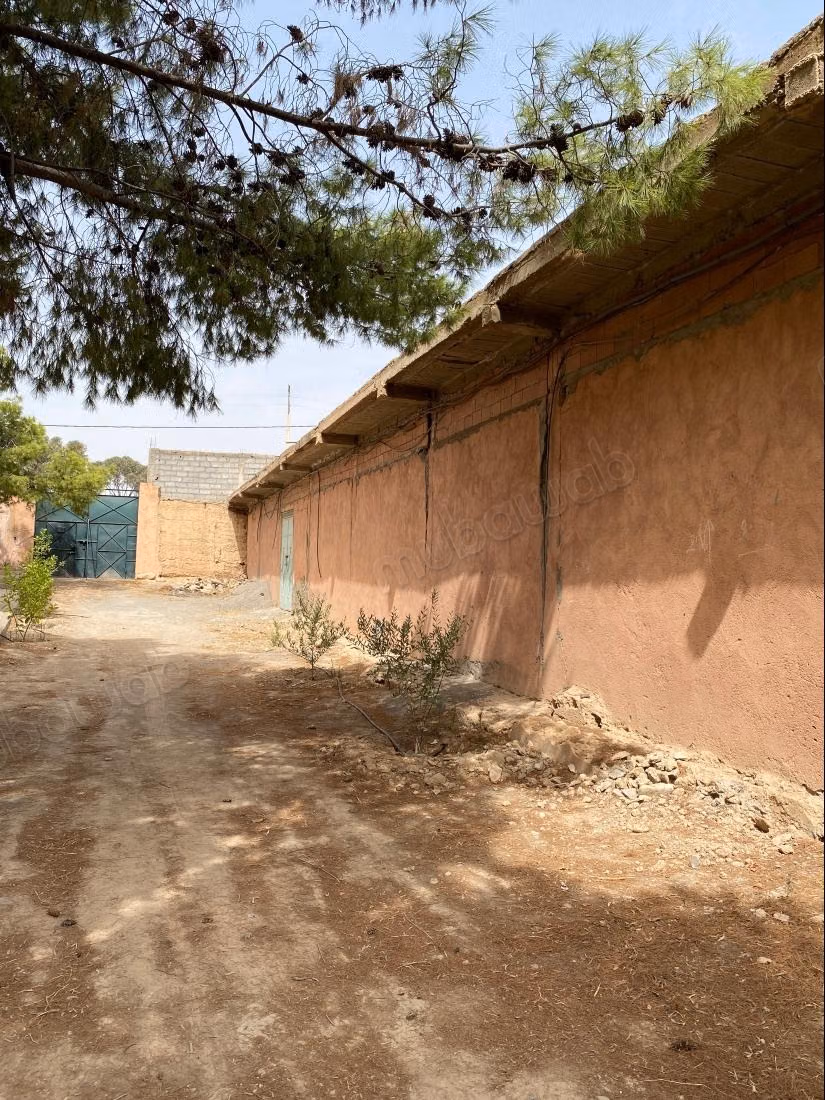 Ferme à vendre à Lalla Takarkoust. Superficie 58450 m². Sécurisé 24/24