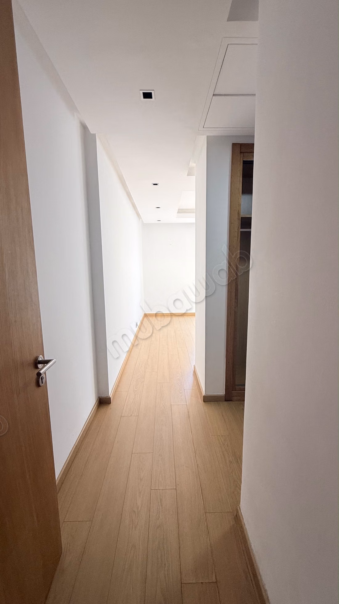 Appartement en location à Souissi. 4 pièces. Antenne parabolique et sécurité