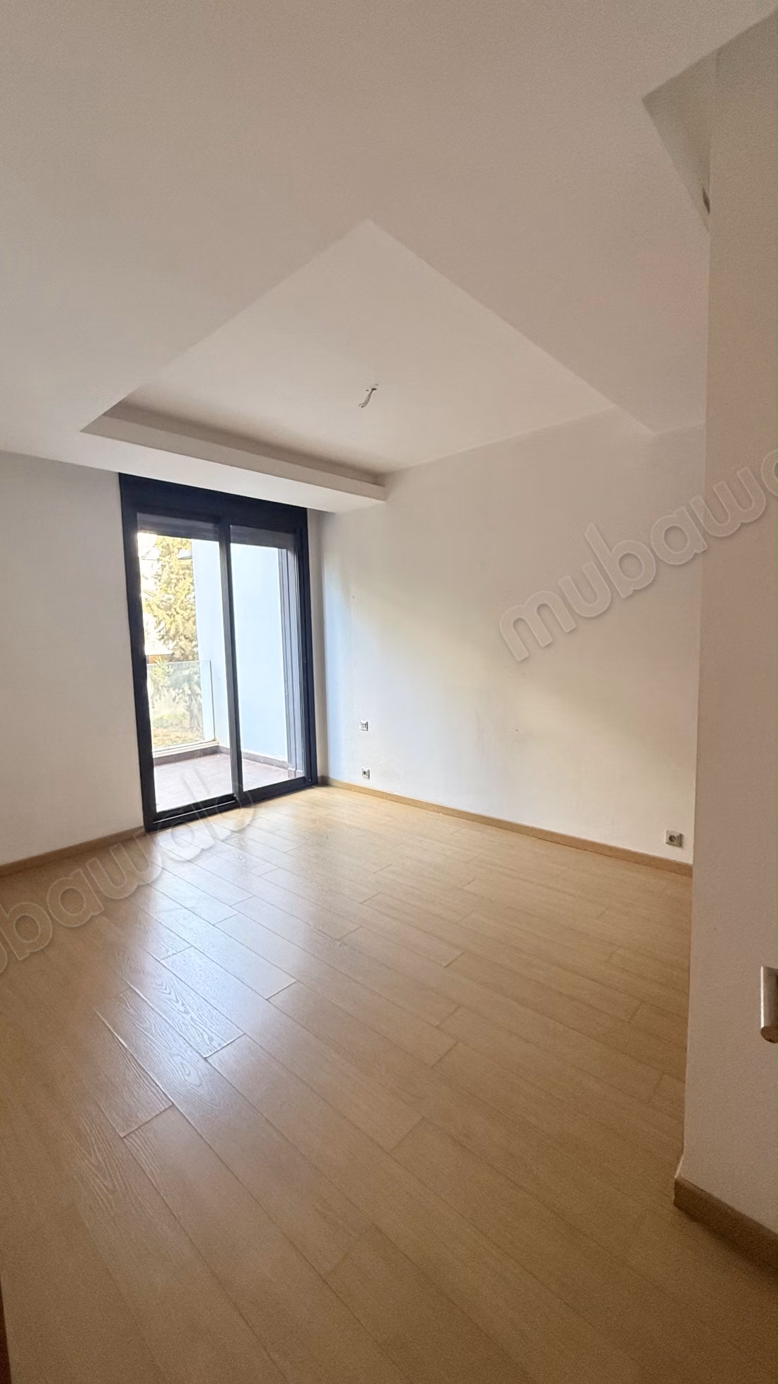 Appartement en location à Souissi. 4 pièces. Antenne parabolique et sécurité