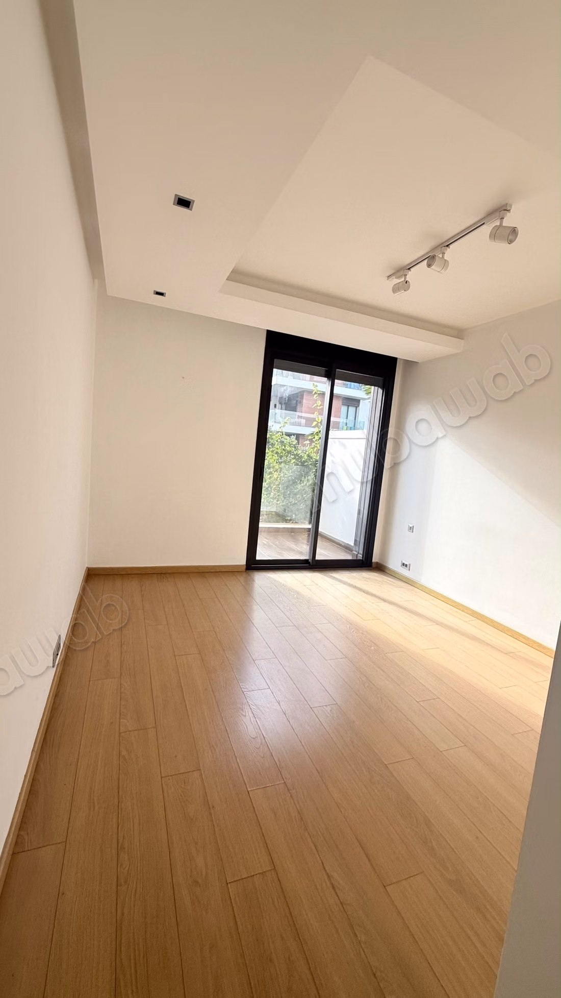 Appartement en location à Souissi. 4 pièces. Antenne parabolique et sécurité
