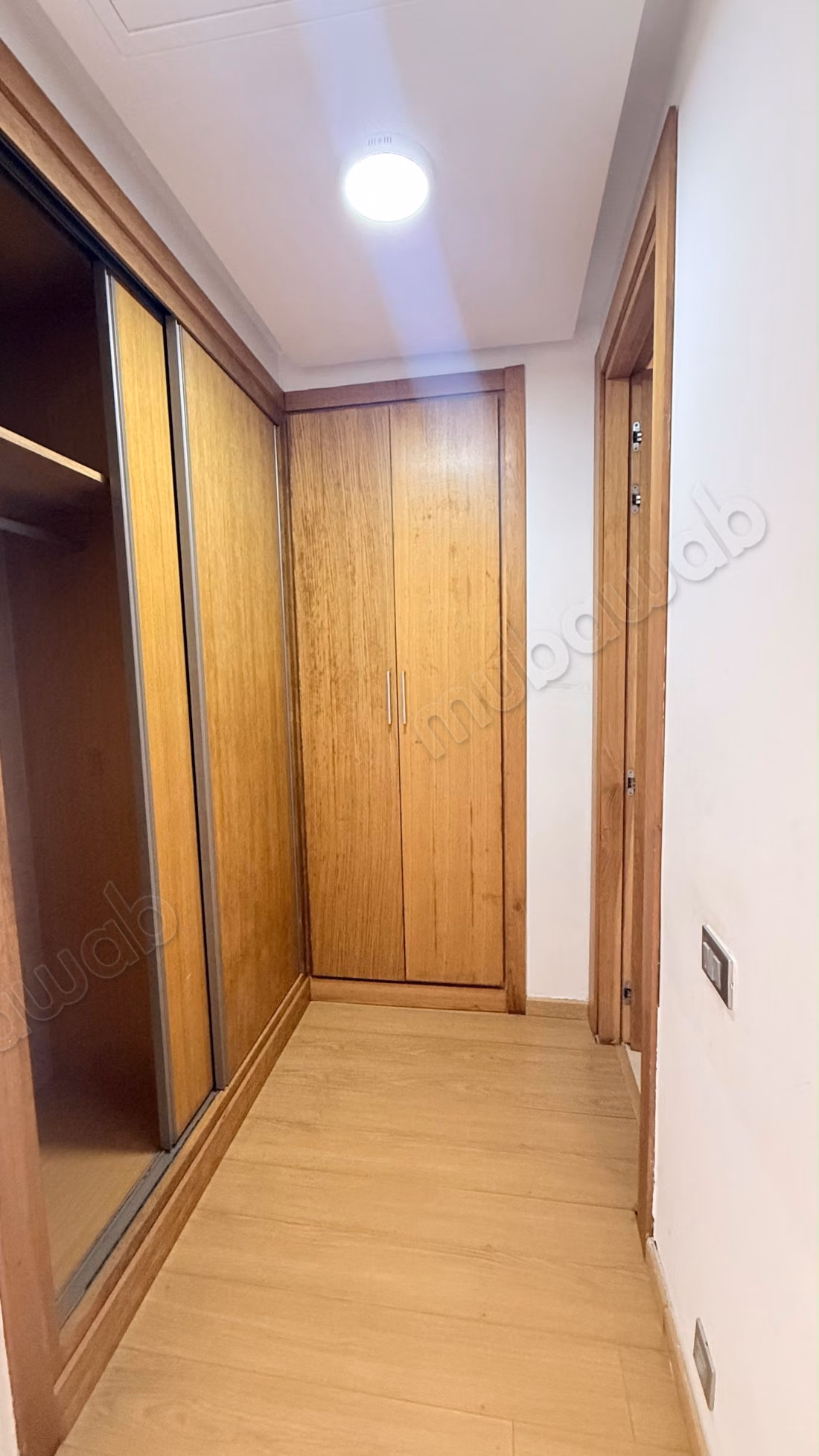 Appartement en location à Souissi. 4 pièces. Antenne parabolique et sécurité