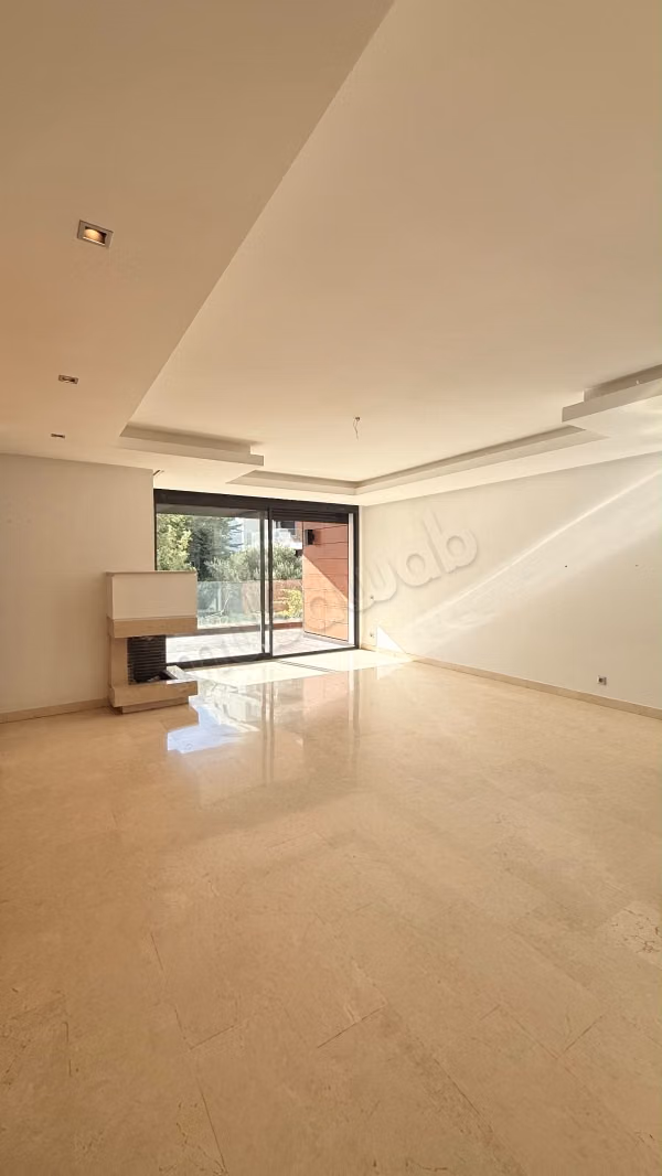 Appartement en location à Souissi. 4 pièces. Antenne parabolique et sécurité