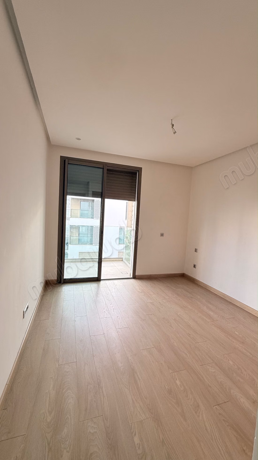 Très bel appartement en location à Souissi. 4 pièces. Antenne parabolique, résidence sécurisée