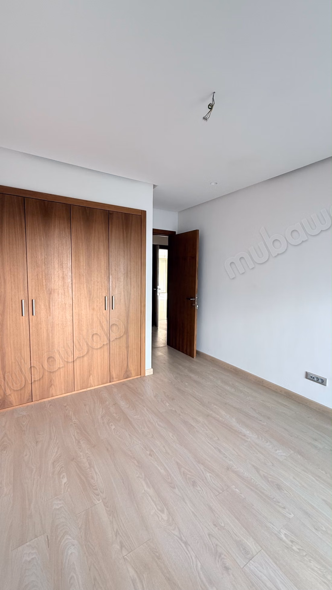 Très bel appartement en location à Souissi. 4 pièces. Antenne parabolique, résidence sécurisée