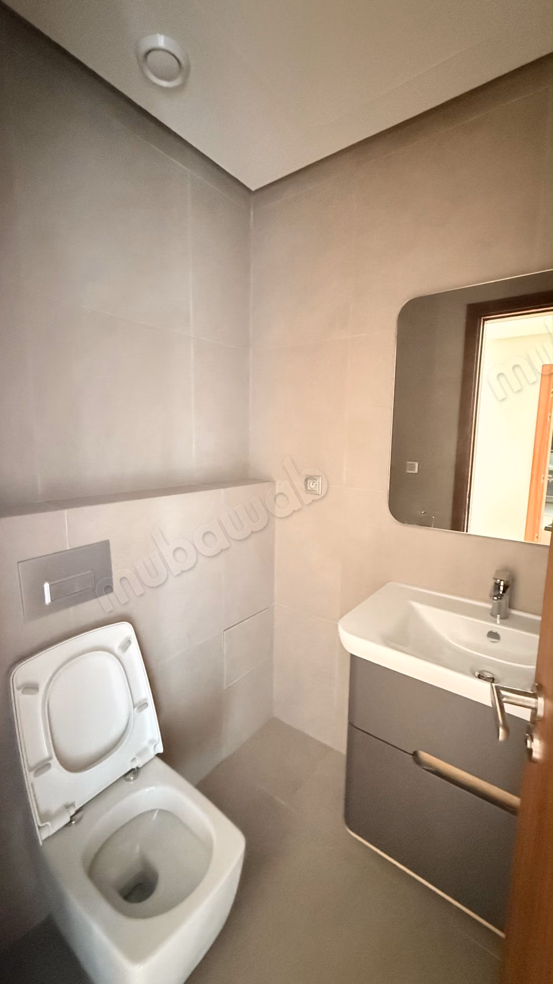 Très bel appartement en location à Souissi. 4 pièces. Antenne parabolique, résidence sécurisée