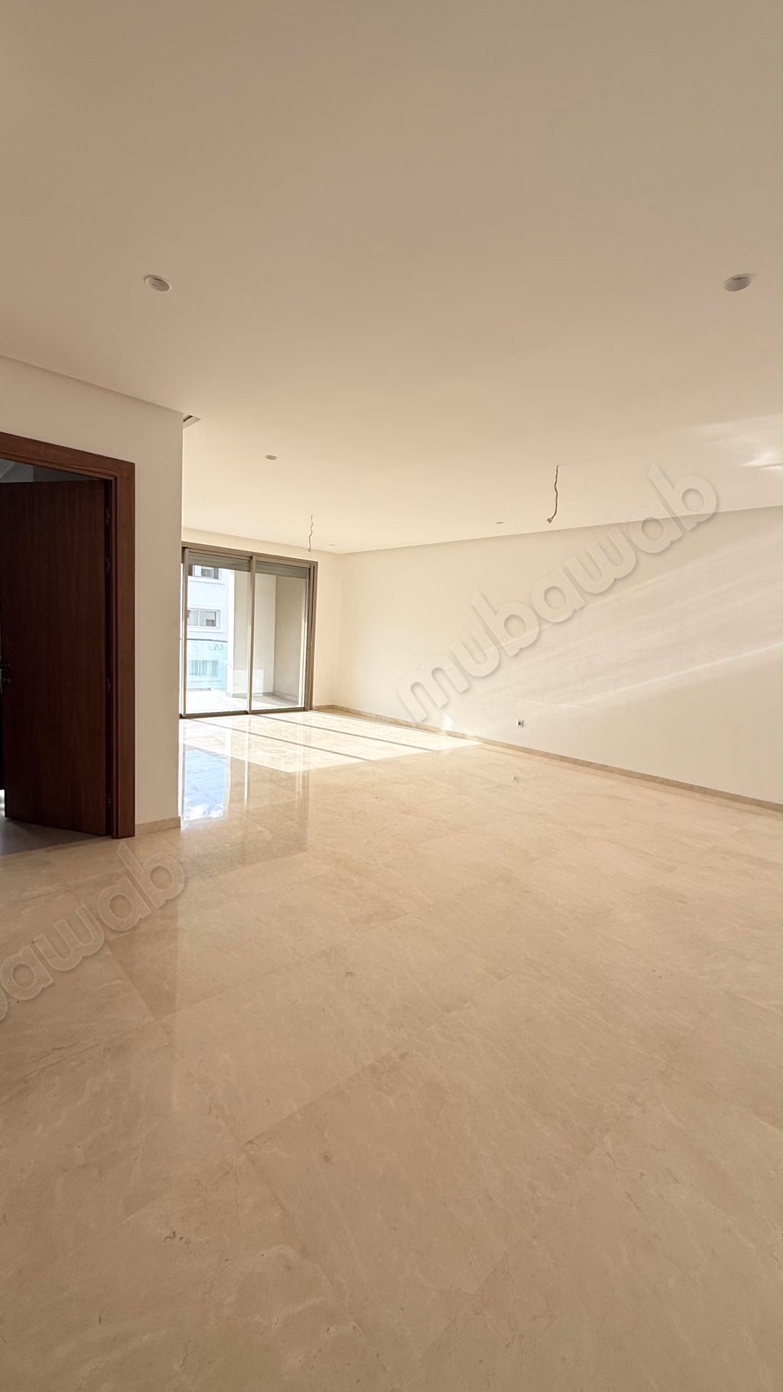 Très bel appartement en location à Souissi. 4 pièces. Antenne parabolique, résidence sécurisée
