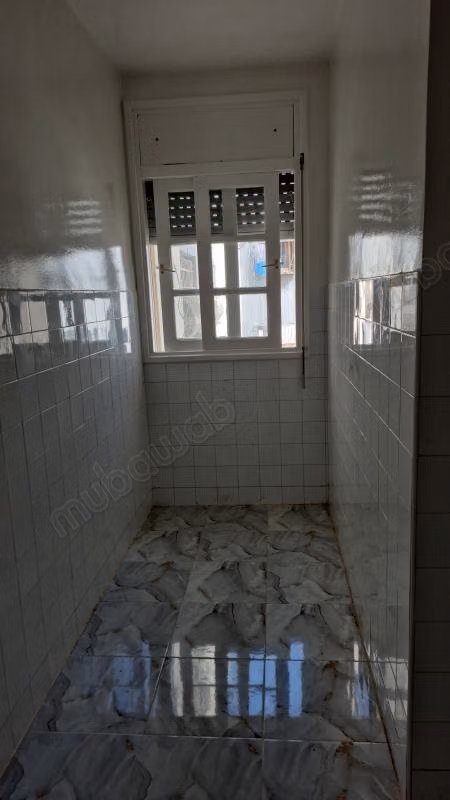 Appartement à louer à Al Azhar. 
Surface totale 85 m². 
Terrasse et jardin