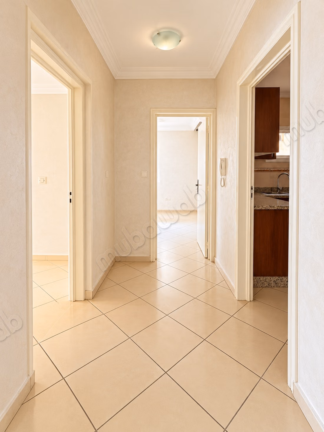 Spacieux appartement non meublé à Founty