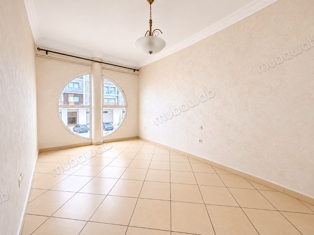 Spacieux appartement non meublé à Founty