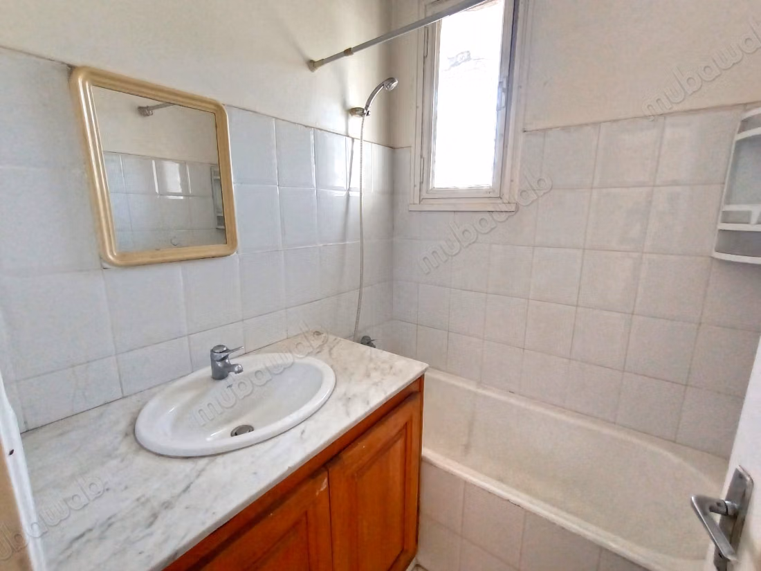 Appartement sans meubles a louer zone maarif