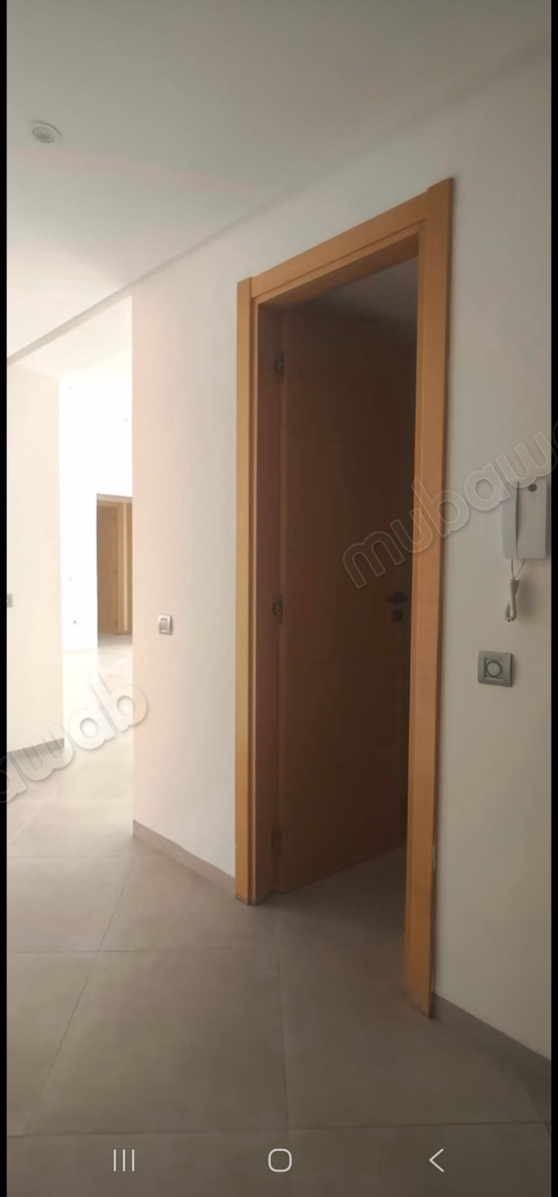 شقة للإيجار في كامب الغول. 3 غرف جميلة. باب مضاد للسرقة ونظام زجاج مزدوج