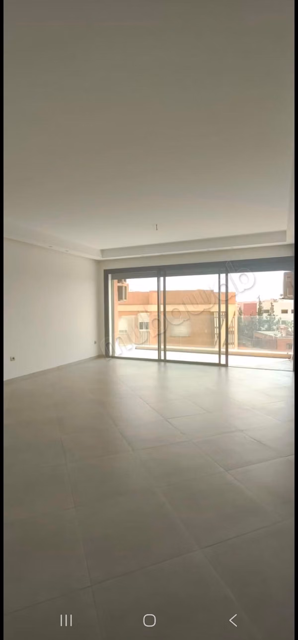 Appartamento in affitto a Camp Al Ghoul. 3 belle camere. Porta blindata e sistema di doppio vetro
