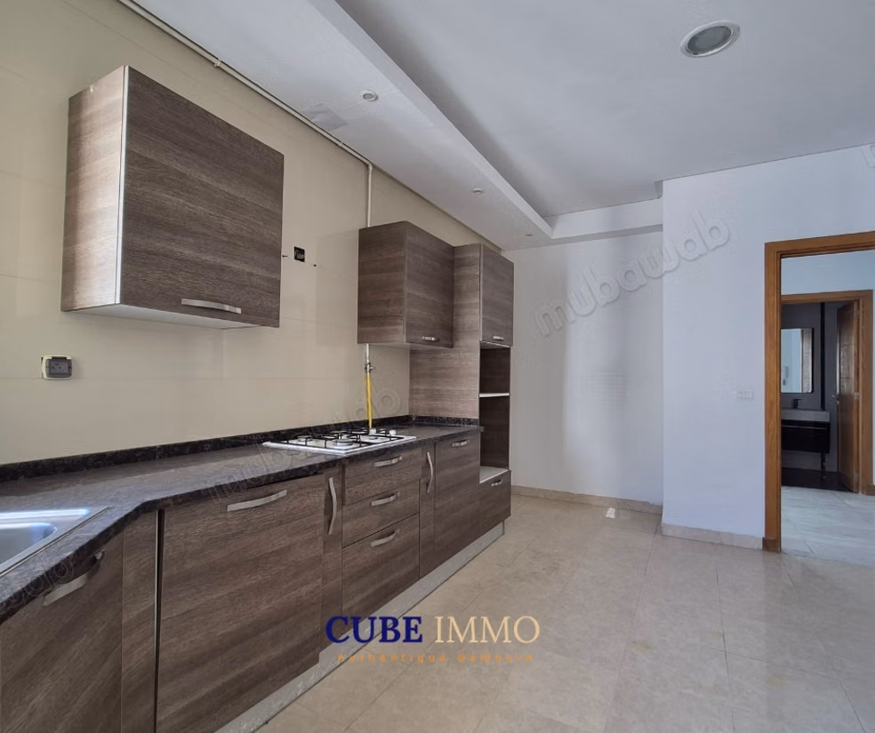 Appartamento spazioso per uso residenziale o ufficio