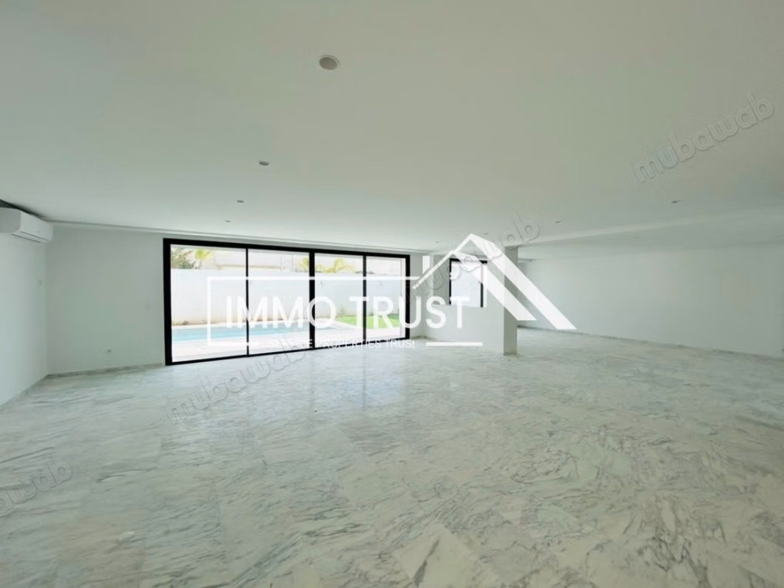 Villa S5 jamais habitée avec piscine à Gammarth