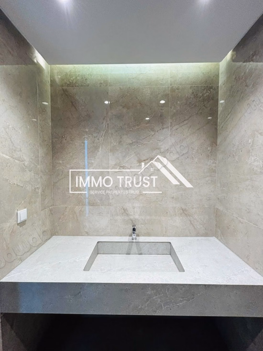 Villa S5 jamais habitée avec piscine à Gammarth