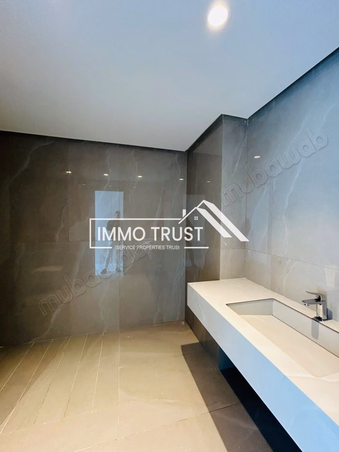 Villa S5 jamais habitée avec piscine à Gammarth