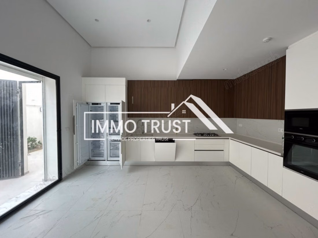 Villa S5 jamais habitée avec piscine à Gammarth