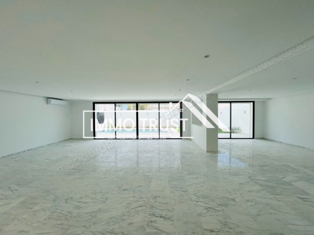 Villa S5 jamais habitée avec piscine à Gammarth