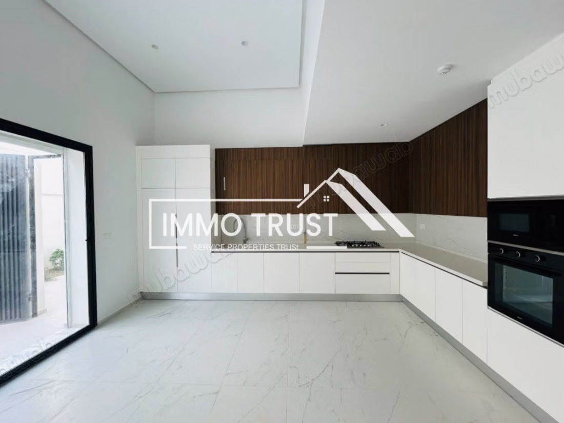 Villa S5 jamais habitée avec piscine à Gammarth