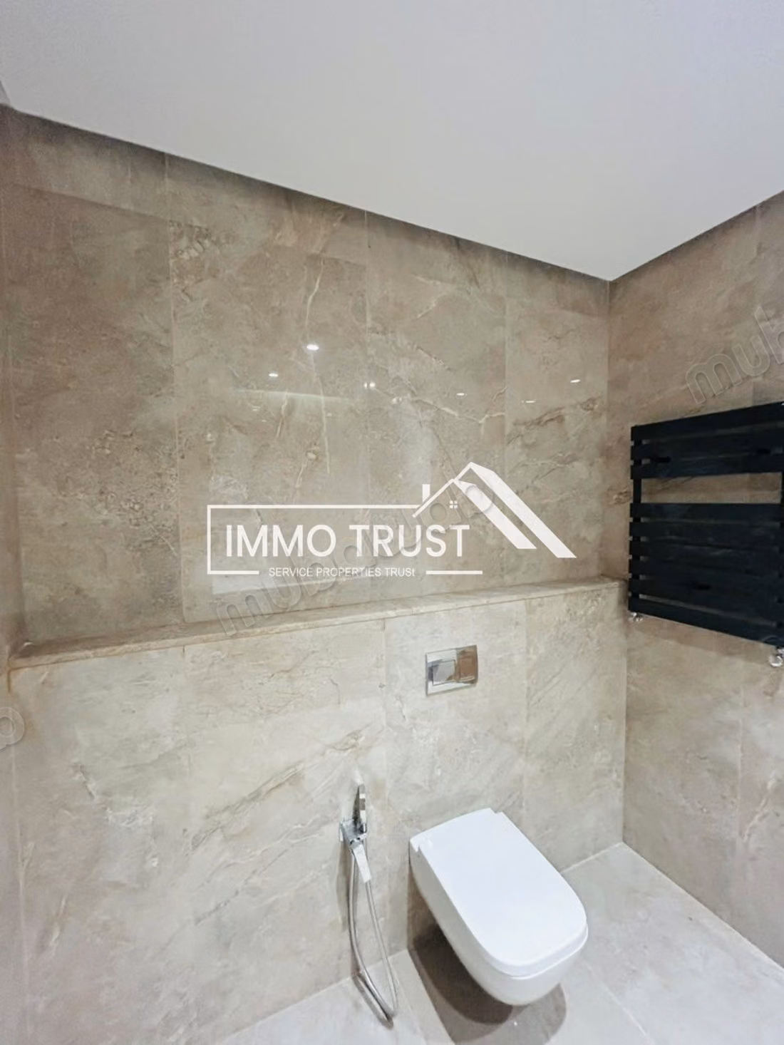 Villa S5 jamais habitée avec piscine à Gammarth