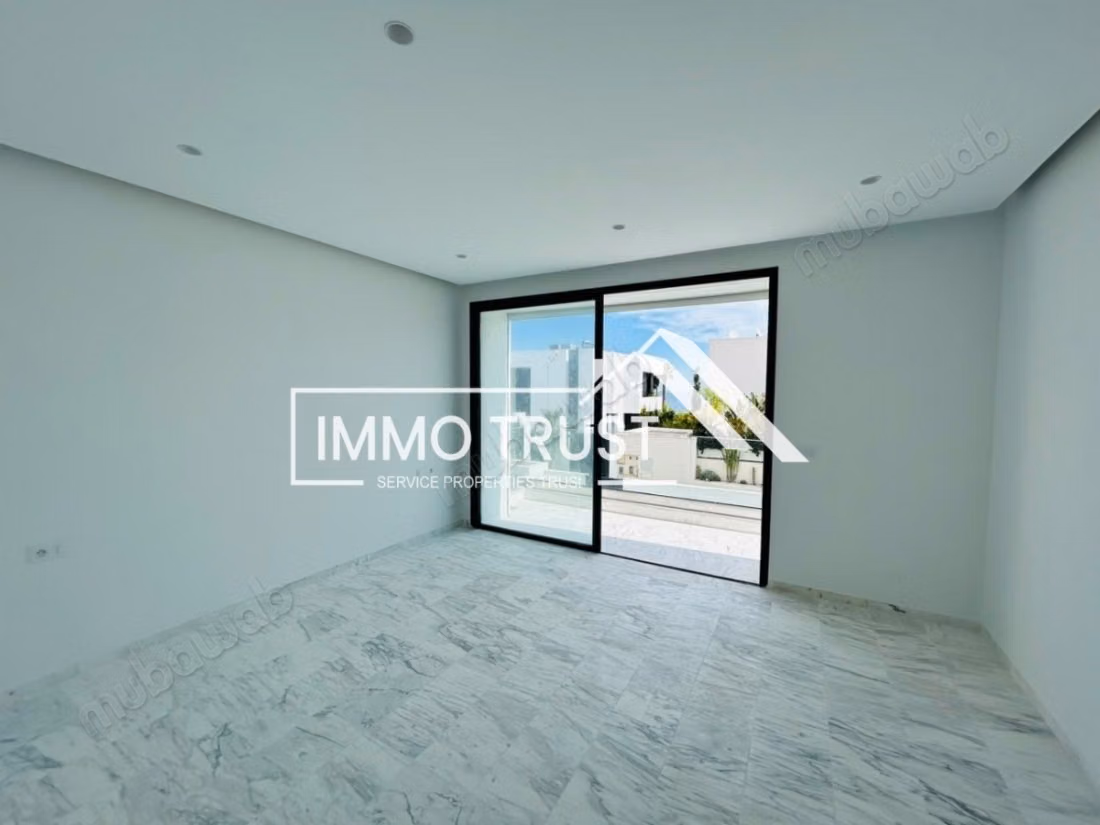 Villa S5 jamais habitée avec piscine à Gammarth