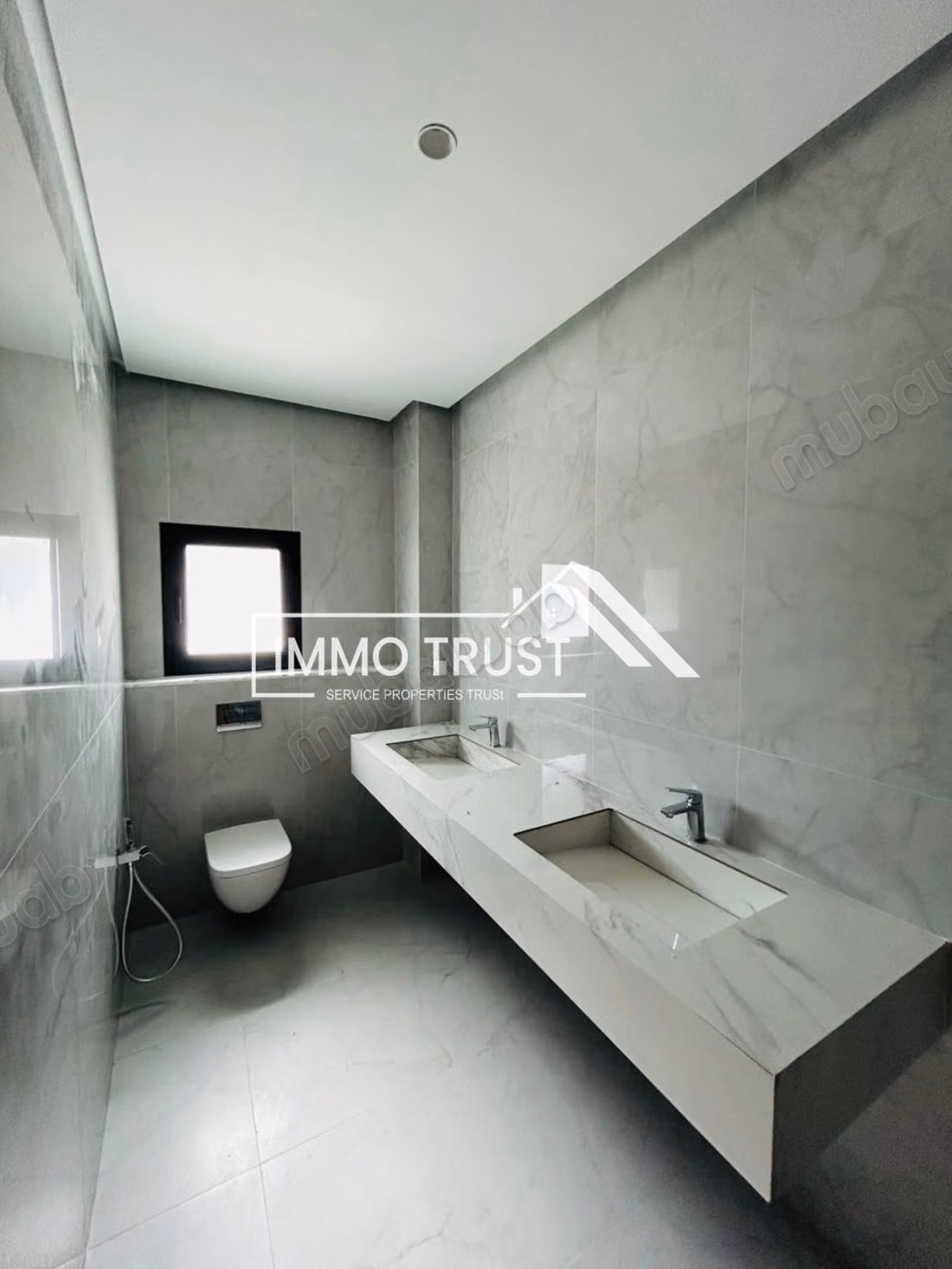 Villa S5 jamais habitée avec piscine à Gammarth